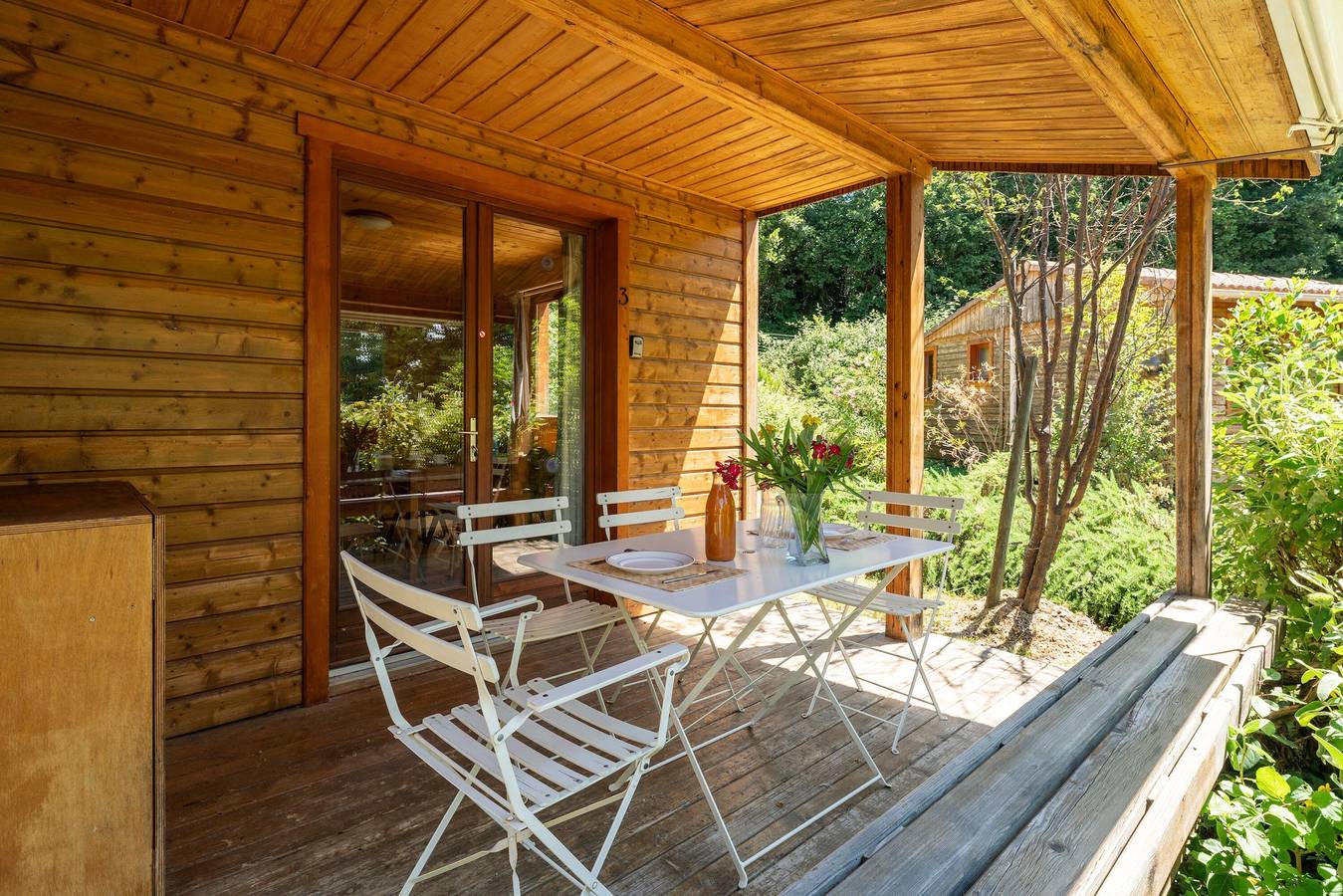 Chalet 'Gite Sariette' mit Gemeinschaftspool, privater Terrasse und Wlan in Mirabel-aux-Baronnies, Nyons und Umgebung