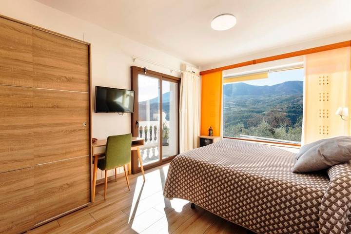 Casa de huéspuedes para 3 personas, con Balcón y Terraza además de Jardín y Piscina para niños en El Valle