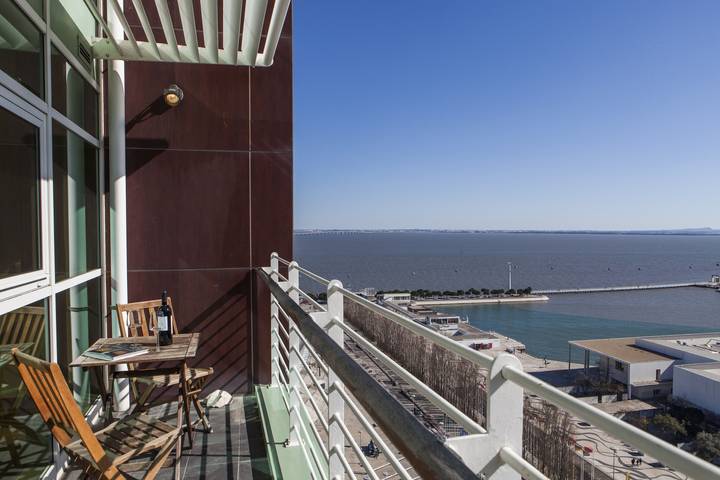 Vacation rental for 4 people, with ocean view and balcony in Lisbon