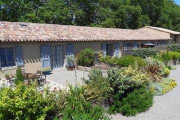 Gîte pour 4 personnes, avec terrasse ainsi que jardin et jacuzzi, animaux acceptés à Marseillette
