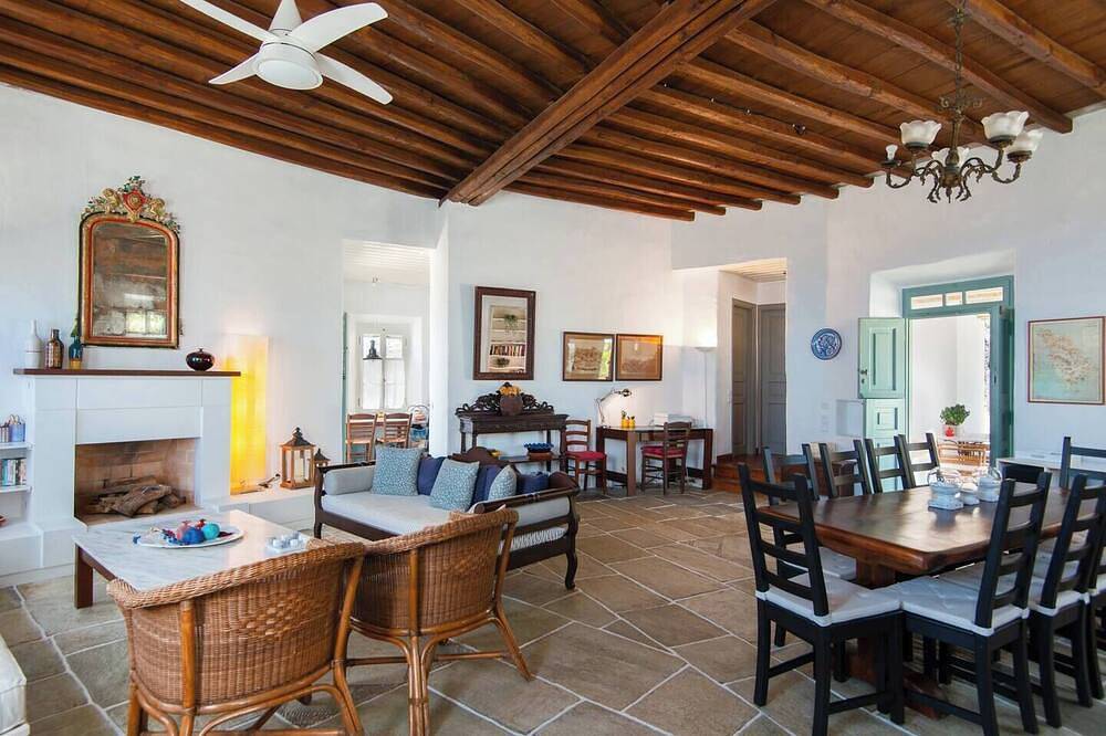 Villa Barou: Authentic traditional house; spectacular views in Sifnos, Cyclades in Apollonia, Sifnos