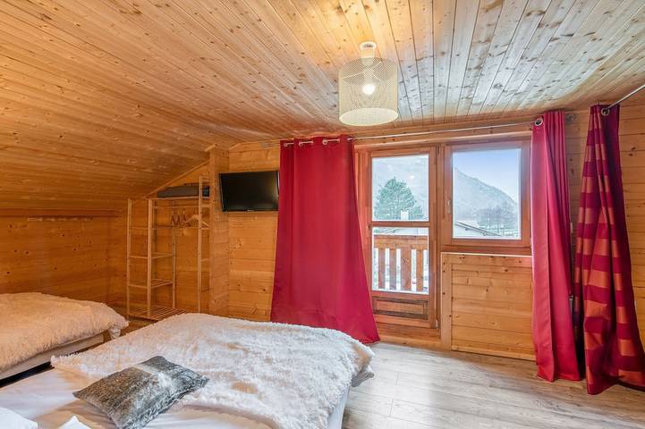 Gîte pour 10 personnes, avec jardin et terrasse ainsi que jacuzzi et piscine, animaux acceptés à Orlu - 4