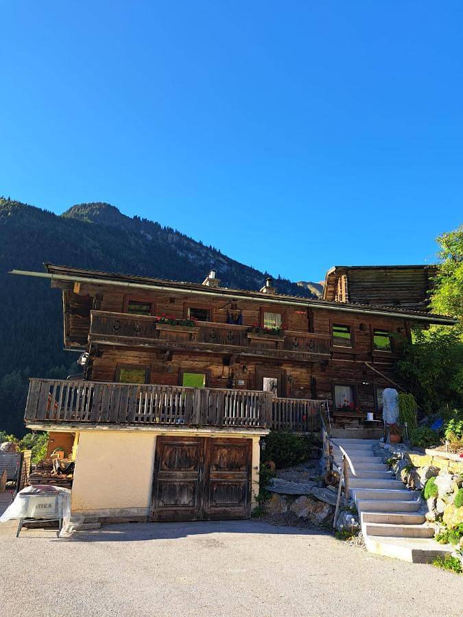 Ferienhaus für 14 Personen, mit Balkon und Terrasse sowie Garten und Sauna in Hüttschlag