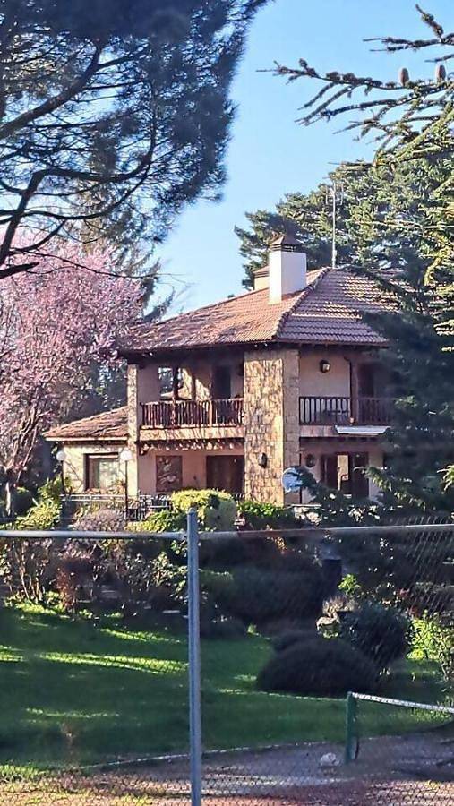 Casa rural para 13 personas, con balcón y jardín, Se admiten mascotas - 1