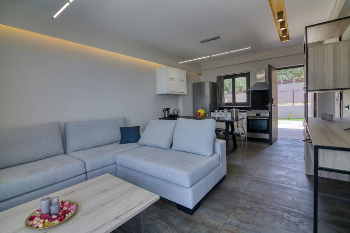 Location de vacances pour 5 personnes, avec vue sur l’océan ainsi que balcon et piscine, adapté aux familles dans Grèce-Occidentale - 4