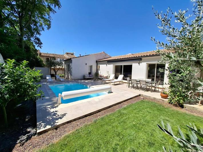 Villa pour 6 personnes, avec piscine ainsi que terrasse et jardin
