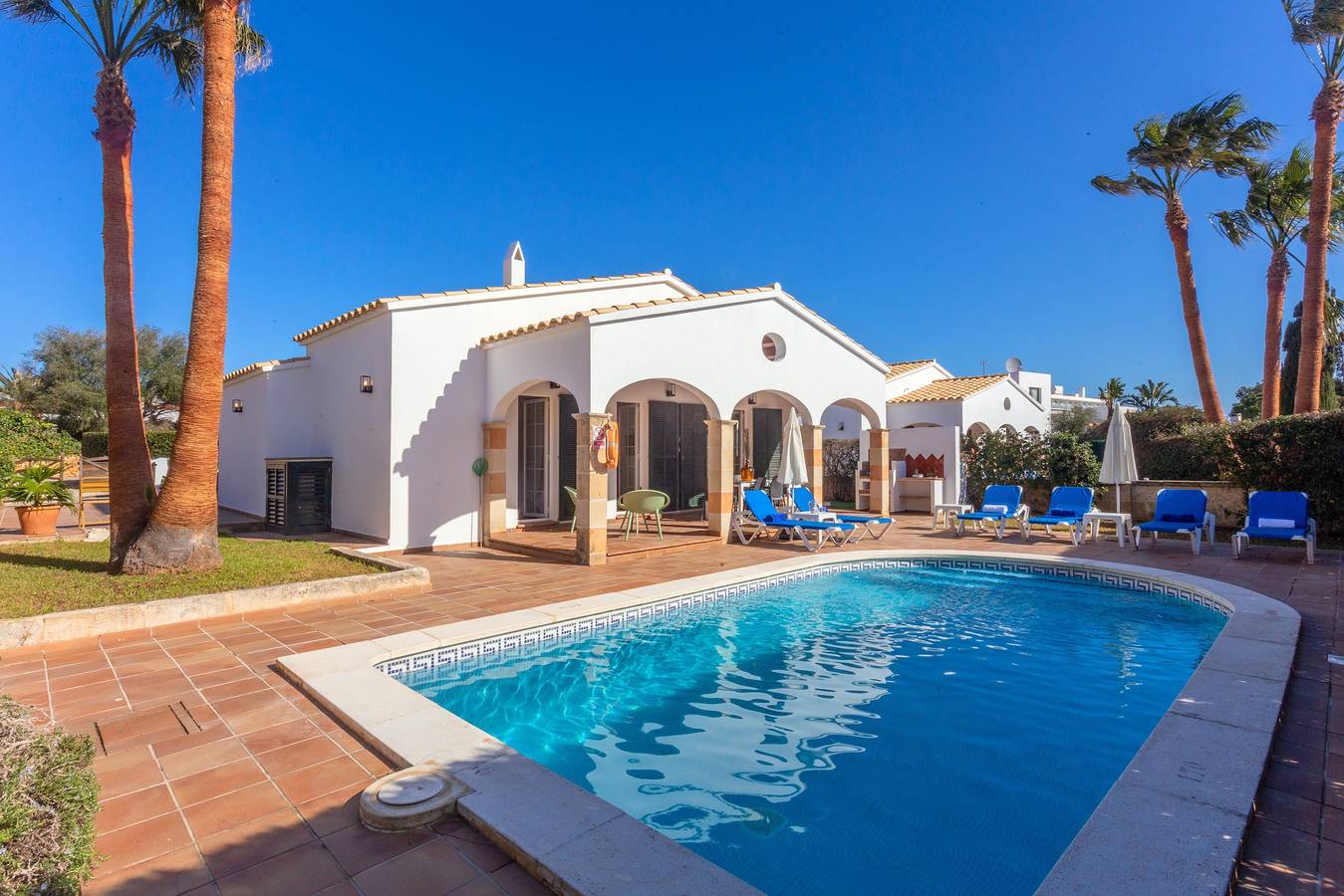 Chalet Villa El Pinar 4 with Pool, Wi-Fi, A/C & Terraces in Cala Blanes, Ciutadella