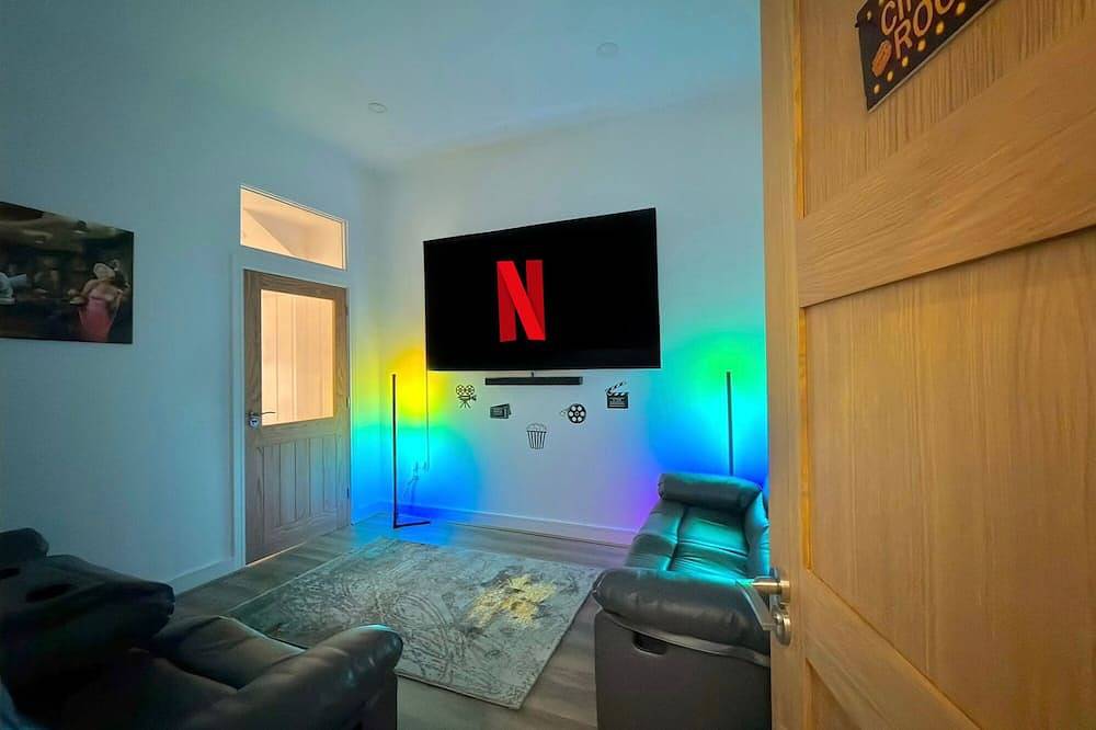 Luxury 5-Bed House w/ Cinema & Games Room -Central in Cardiff, Cardiff region