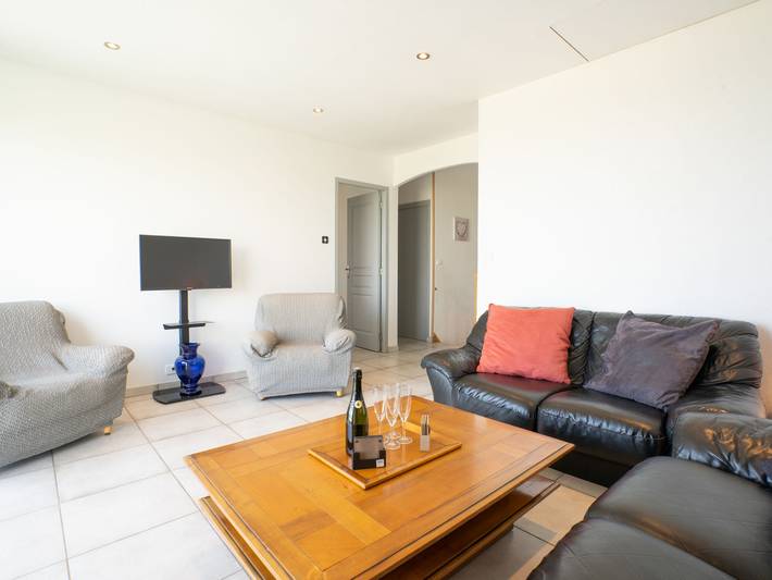 Location de vacances pour 10 personnes, avec jardin, animaux acceptés dans Plage Du Grand Boucharel Saint Aygulf - 4