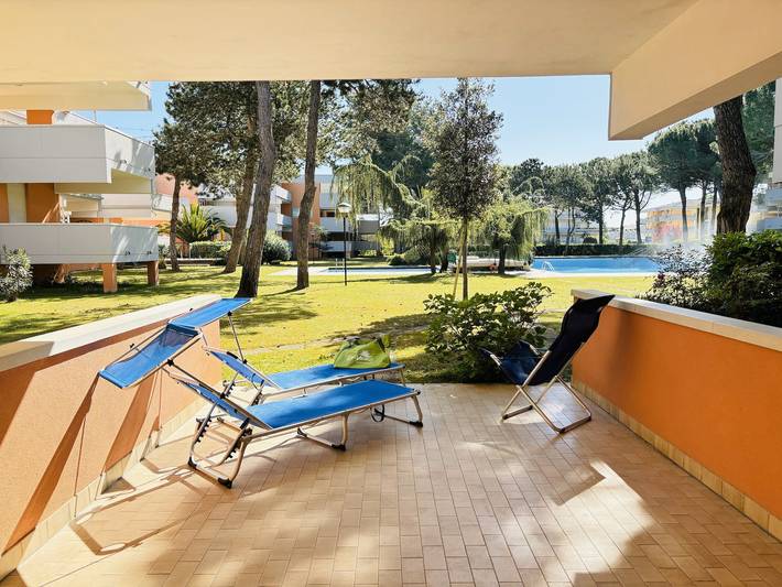 Appartamento intero, Appartamento 'Appartamento Solarium 80' con piscina condivisa, terrazza privata e aria condizionata in Bibione, San Michele al Tagliamento