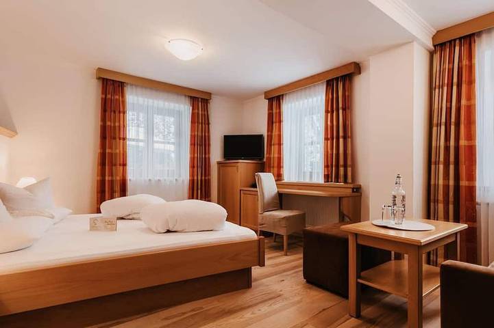 Doppelzimmer mit Dusche, Wc - Naturhotel Schütterbad in Unken, Pinzgau