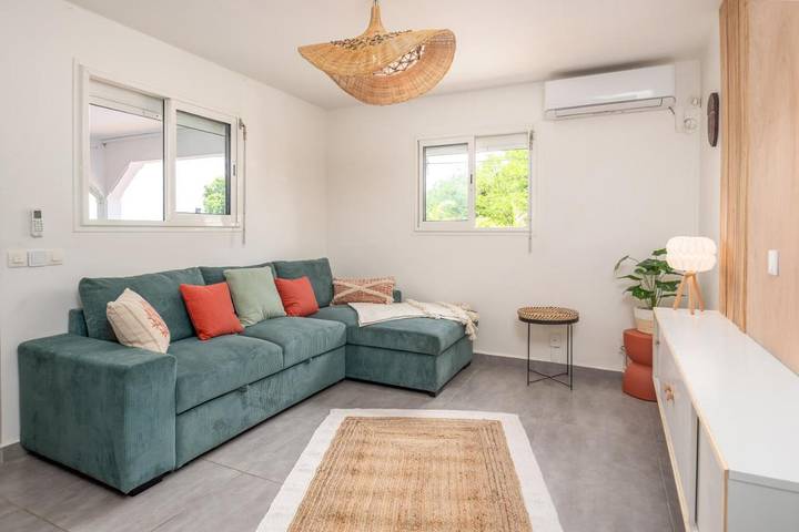 Location de vacances pour 4 personnes, avec terrasse ainsi que vue et piscine dans Église catholique de Sainte-Anne - 3