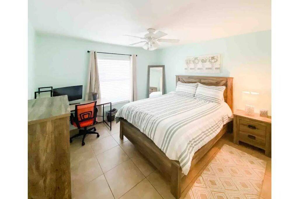 Backyard retreat with Bbq Patio & game room in Jupiter, Palm Beach County