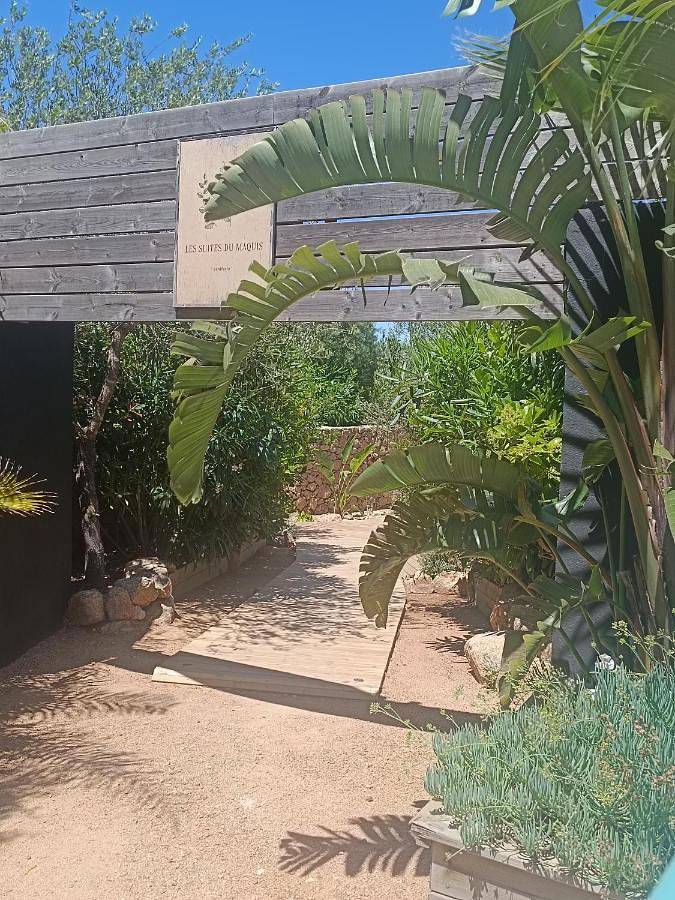 Hôtel pour 2 personnes, avec Terrasse et Jacuzzi ainsi que Jardin et Piscine dans Plage De Maora