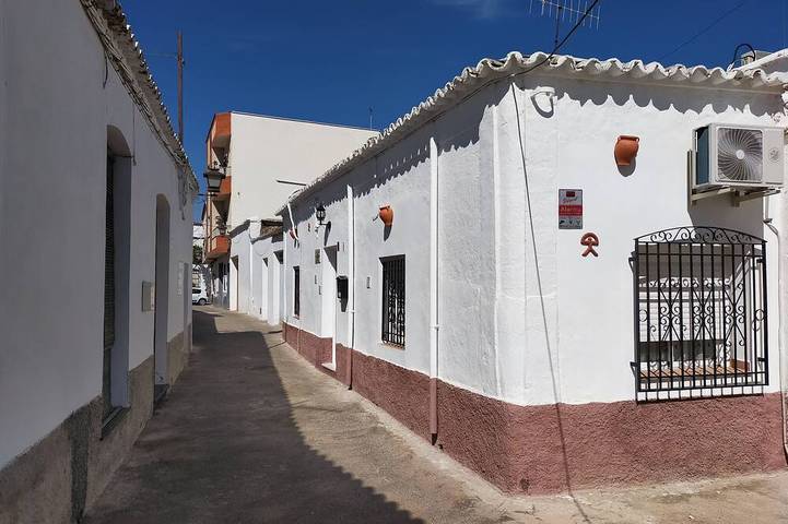 Gîte pour 9 personnes, avec Terrasse et Piscine