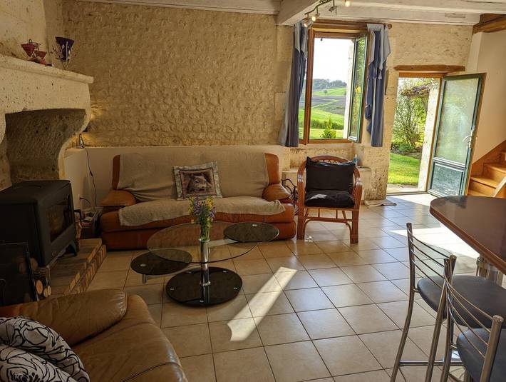 Gîte pour 5 personnes, avec piscine ainsi que terrasse et jardin, animaux acceptés en Charente - 3