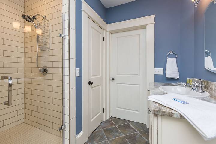 Vacation rental for 8 people, with yard and balcony in Winston-Salem