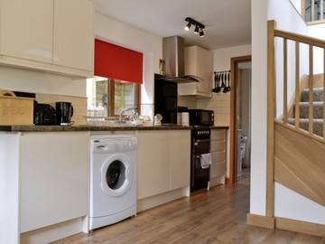 Log Cabin for 4 People in Cirencester, The Cotswolds, Photo 4