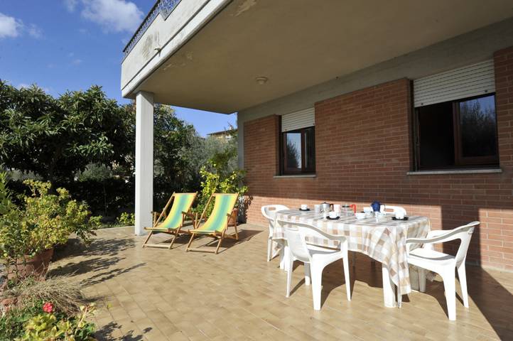 Gîte pour 4 personnes, avec piscine ainsi que terrasse et jardin, animaux acceptés à Tuoro sul Trasimeno - 4