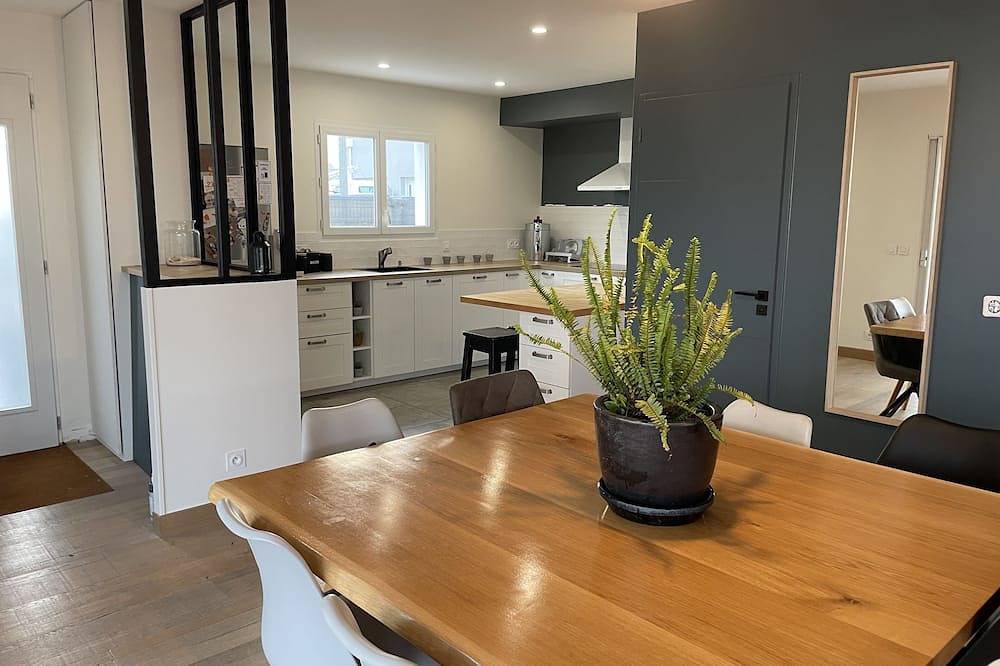 Villa in the Camargue with pellet stove in Aimargues, Costa mediterránea (Francia)