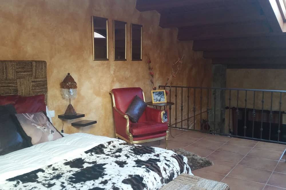 Coqueto atico-duplex con techos de madera in Mijares, Valle del Tiétar
