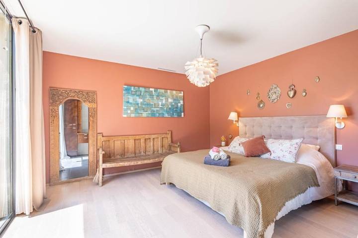 Location de vacances pour 10 personnes, avec Terrasse et Jardin ainsi que Piscine et Vue à Séguret - 4