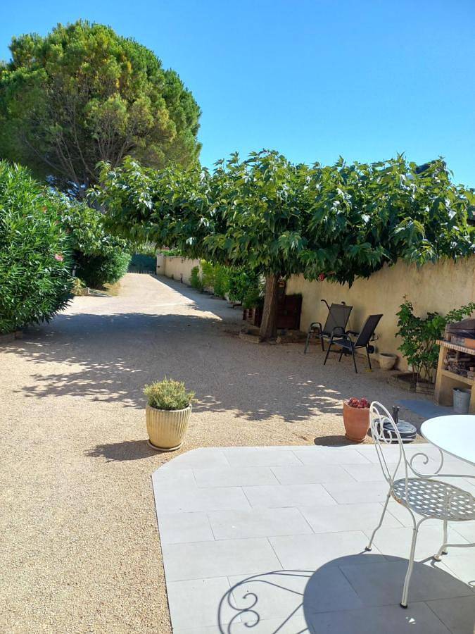 Location de vacances pour 2 personnes, avec vue et terrasse à Monteux - 2