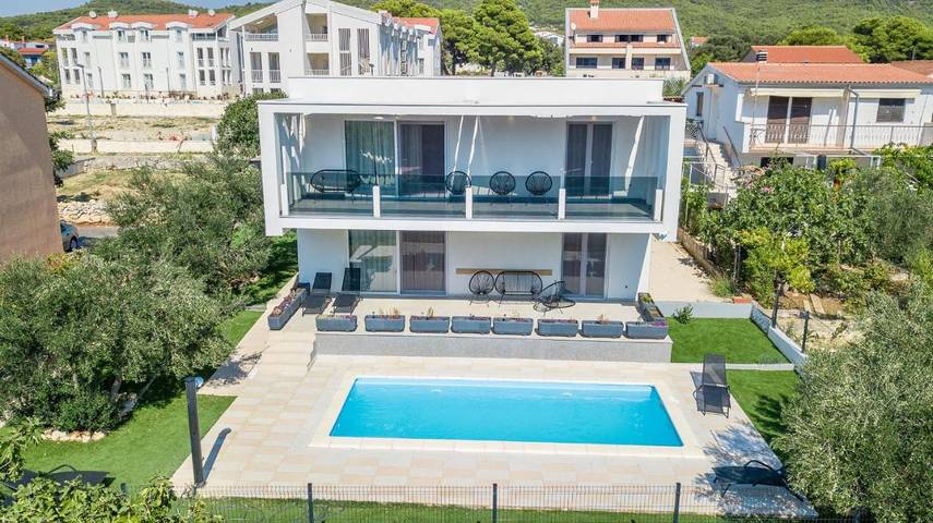 Villa pour 10 personnes, avec jardin ainsi que vue et piscine à Tribunj - 2