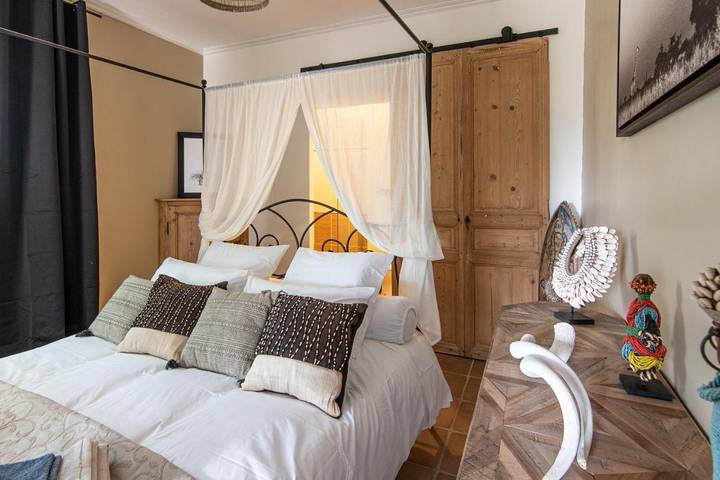 Location de vacances pour 2 personnes, avec vue ainsi que jardin et piscine à Grillon - 3