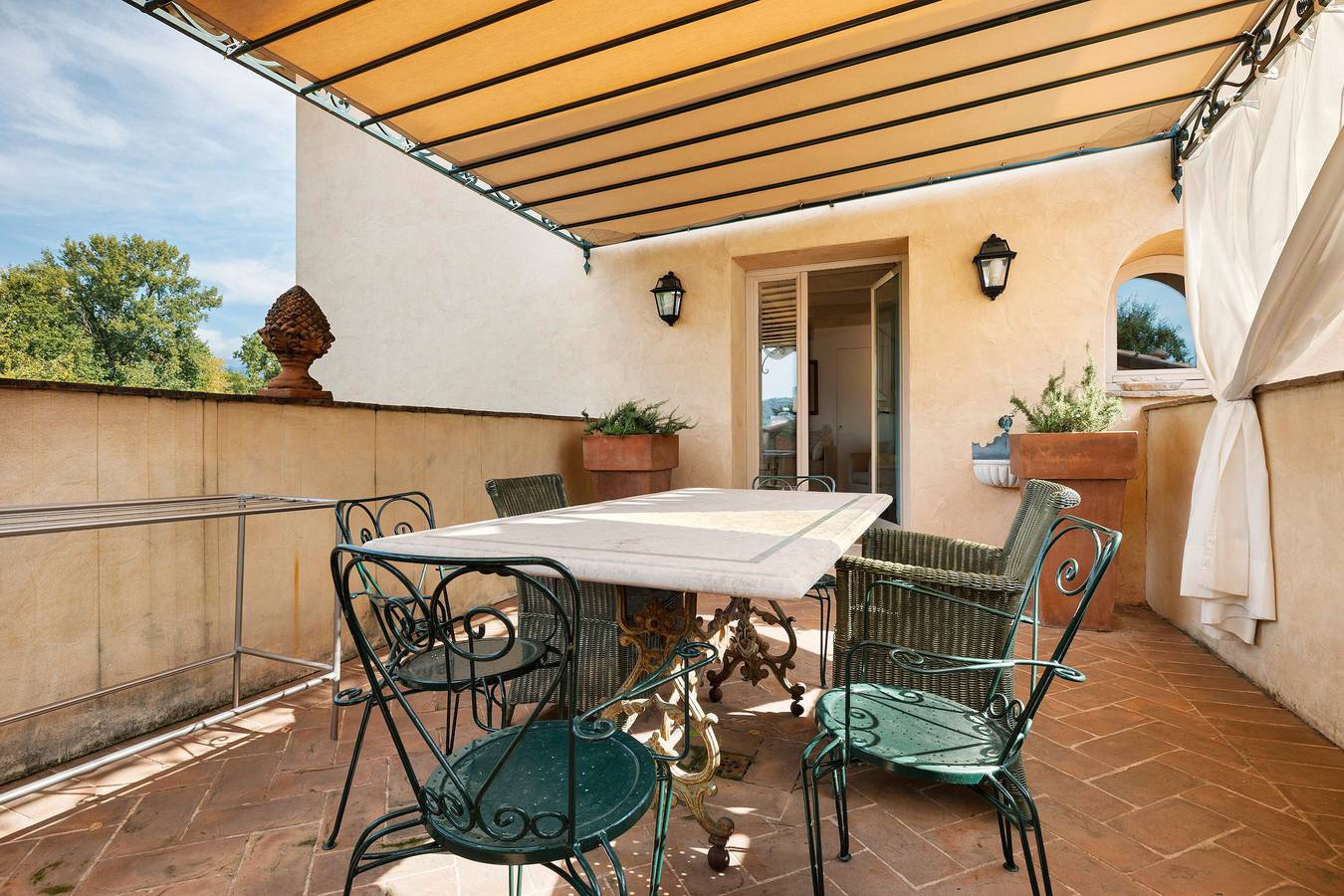Appartamento intero, Appartamento 'Superior Diamante' con piscina condivisa, Wi-Fi e aria condizionata in Puegnago del Garda, Prealpi Gardesane