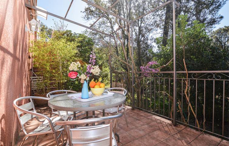 Location de vacances pour 4 personnes, avec terrasse à Afa - 2