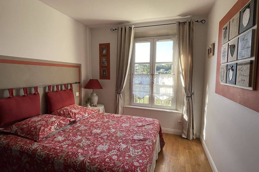 Flat duplex in Villa  4/6 pers. Near Grasse, Swimming pool, Garden in Le Rouret, Region de Cannes