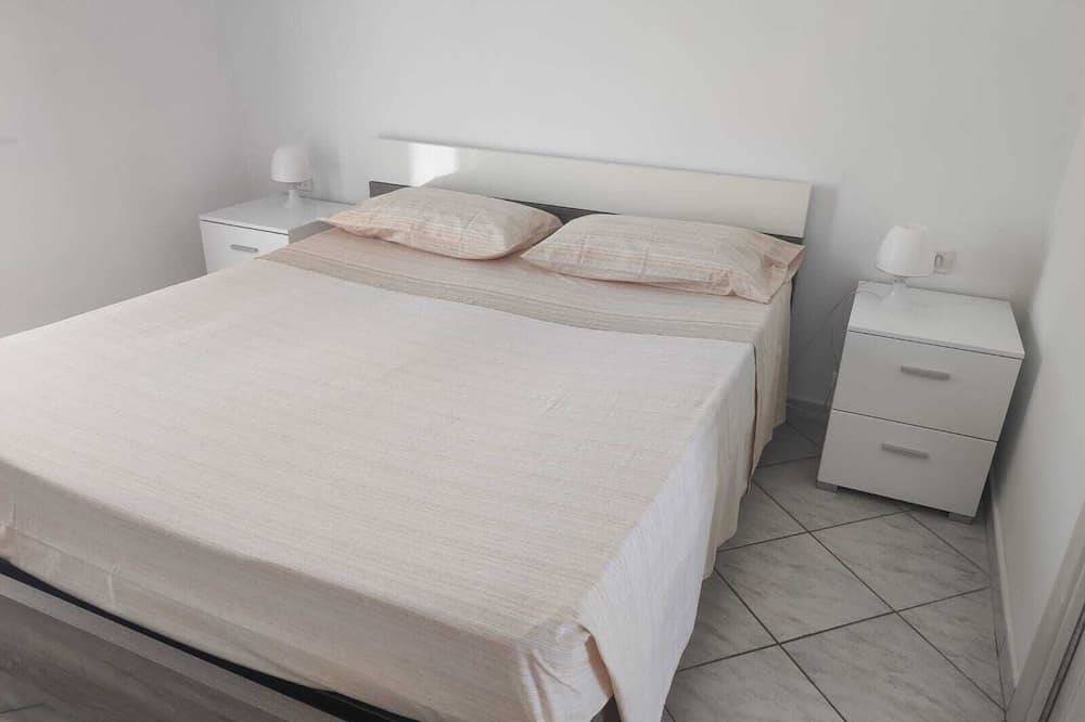 Ganze Wohnung, Detached apartment overlooking beach and sea 2 steps from center. in Carovigno, Salento