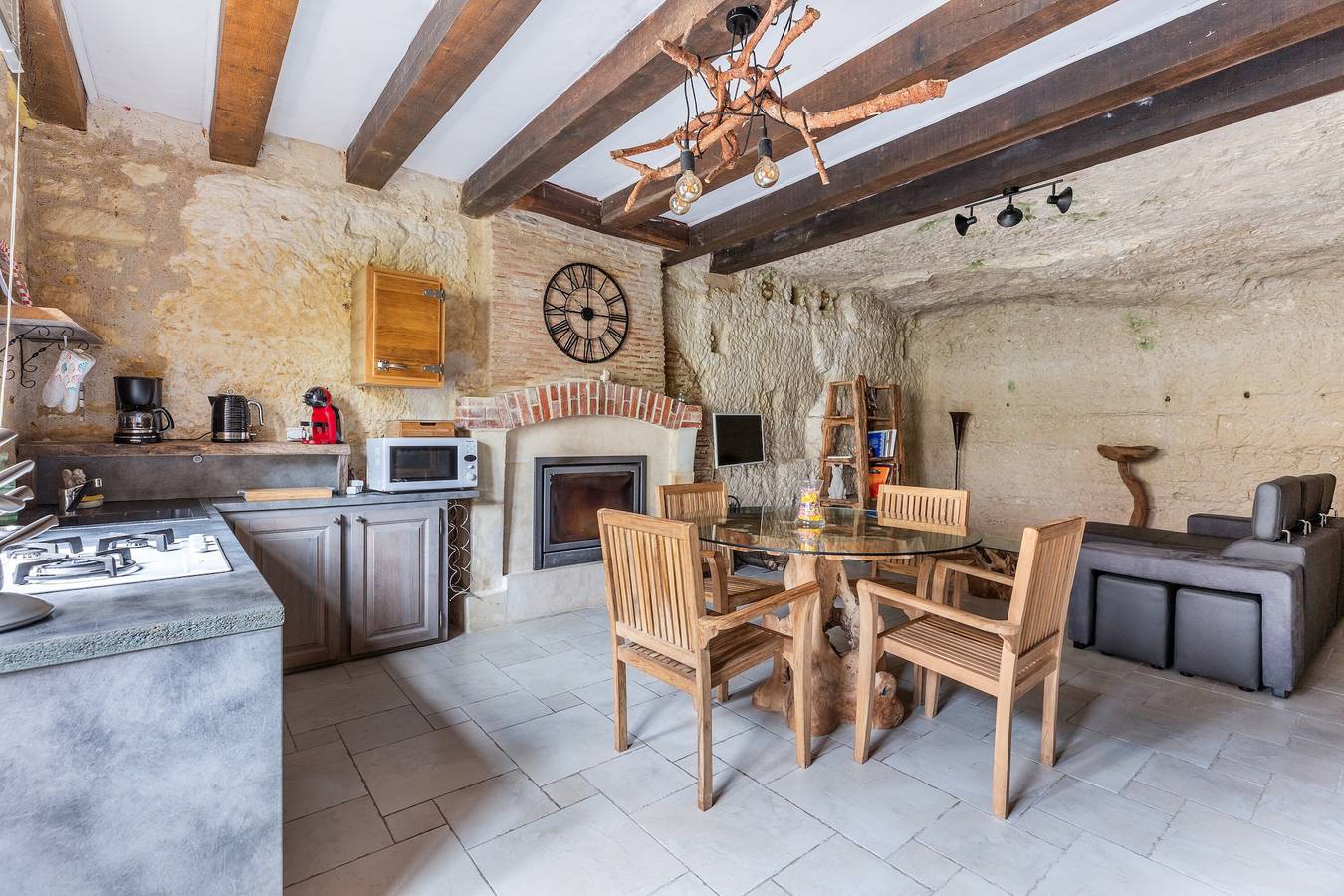 Ferienhaus „Le Troglogite Ambraline“ mit privater Terrasse, privatem Garten und Klimaanlage in Montrésor, Loches und Umgebung