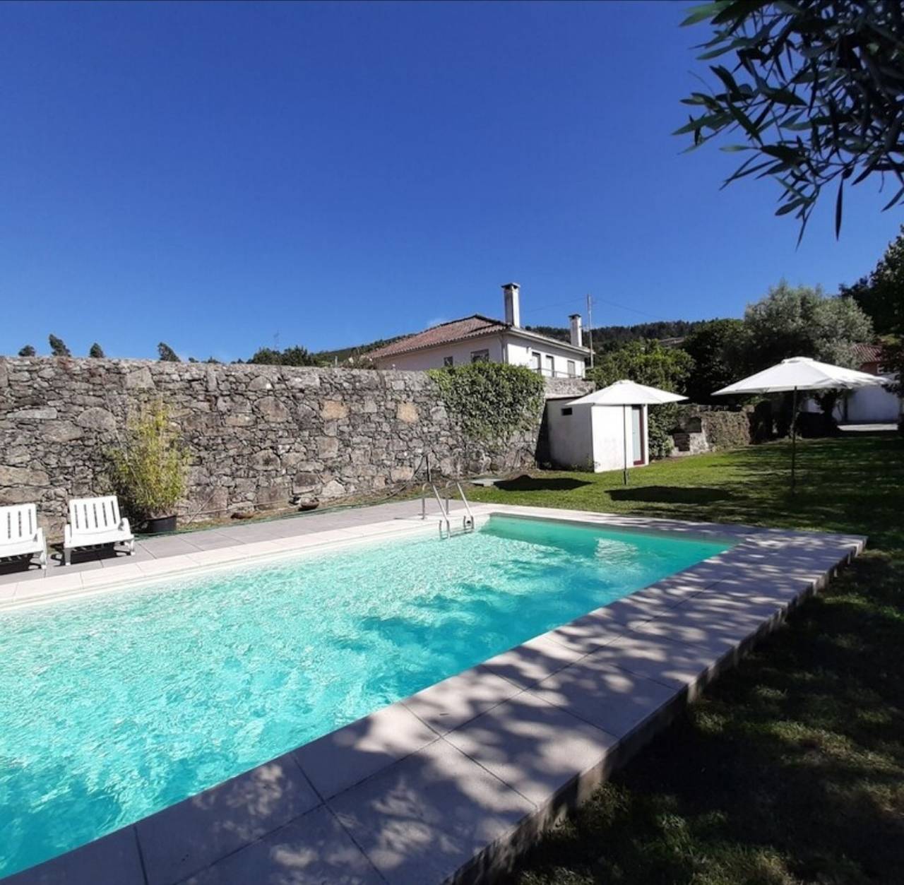 Casa encantadora em Povoa de Lanhoso com piscina compartilhada in Covelas, Distrito de Braga