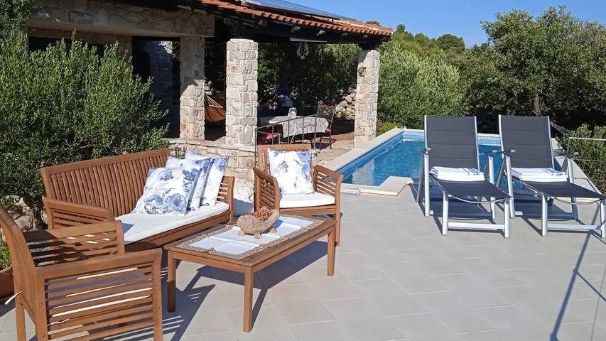 Ferienhaus für 4 Personen, mit Terrasse und Pool