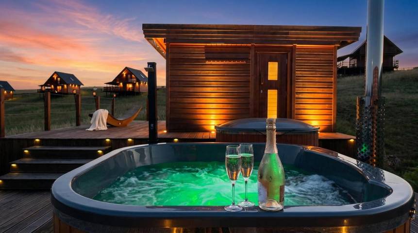 Domek letniskowy dla 12 osób, z widok na jezioro i ogród oraz sauna i widok, zwierzęta dozwolone na Mazury