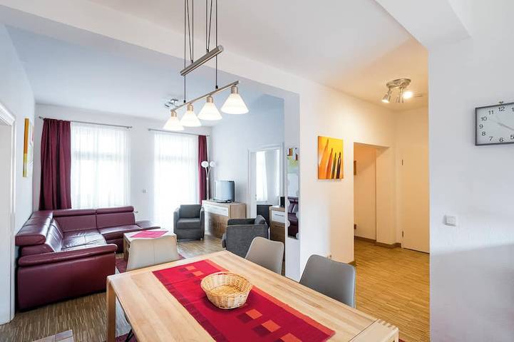 Ferienwohnung für 8 Personen, mit Balkon und Terrasse sowie Garten und Sauna in Kühlungsborn