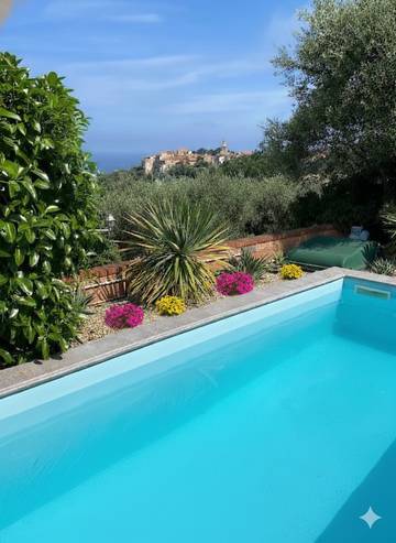 Ferienhaus mit Meerblick für 6 Personen, mit Pool und Terrasse sowie Garten in Imperia