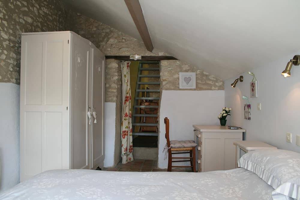 Walnut Lodge, gîte de charme dans le centre de la France rurale in Pleumartin, Vienne (France)