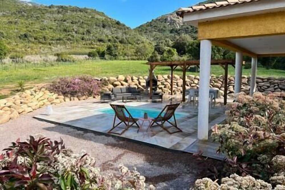 Beautiful villa with swimming pool in Sagone in Coggia, Ajaccio e dintorni