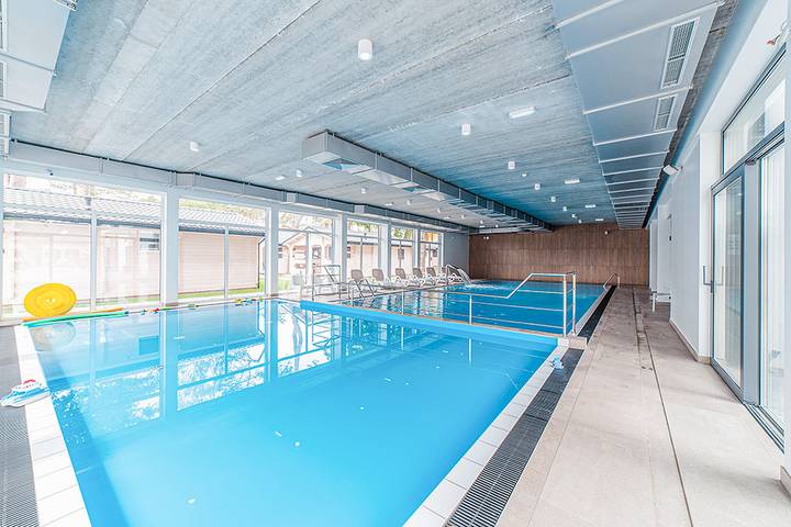 Chalet pour 5 personnes, avec jardin et terrasse ainsi que sauna et jacuzzi, animaux acceptés en Pologne