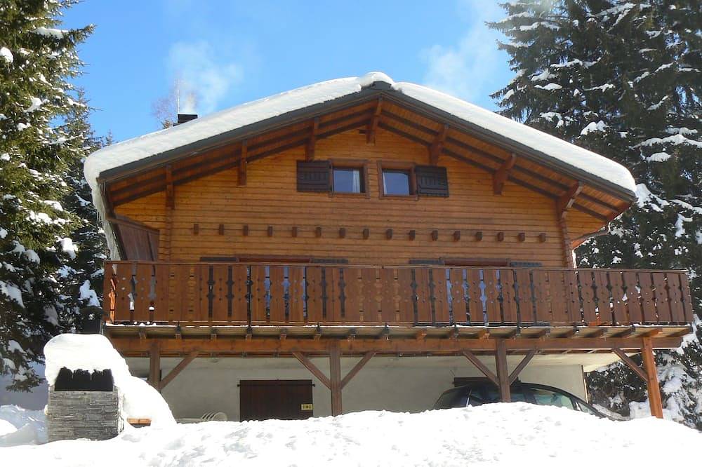 Chalet avec vue sur les Alpes, 4 chambres, idéal pour les vacances. in Le Biot, Région de Thonon-les-Bains