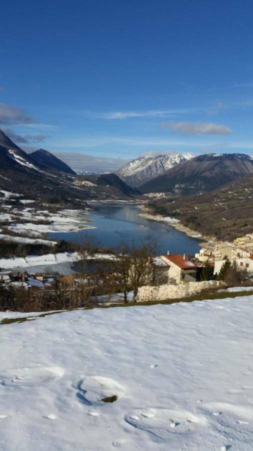 Hôtel pour 3 personnes, avec vue sur le lac ainsi que jardin et vue, animaux acceptés à Villetta Barrea - 2
