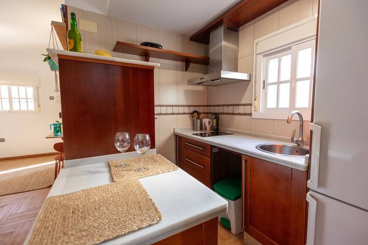 Entire apartment, Ático Maravilla Sol – Bright Penthouse on 3rd Floor with Terrace in Casco Antiguo, Sevilla