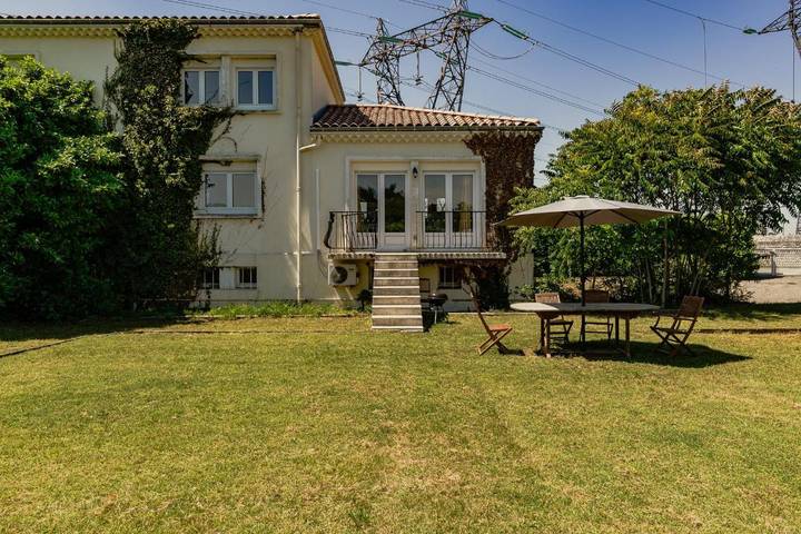 Location de vacances pour 7 personnes, avec jardin dans Beaumont-Monteux