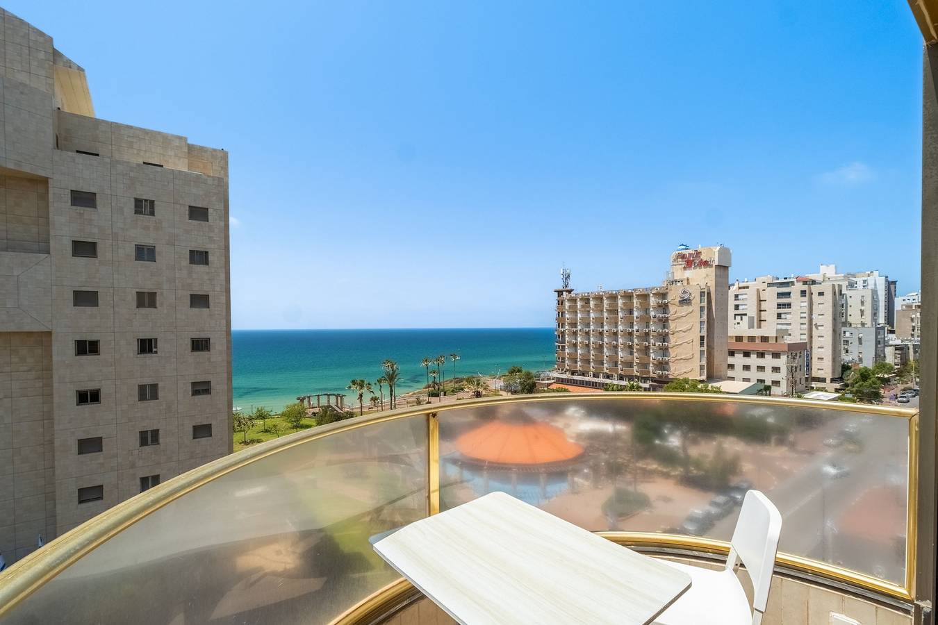 Entire apartment, Miklat Elegant Apt with Balcony & Sea View by Feelhome in Netanya, Center District (Israel)