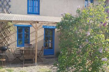 Gîte pour 4 personnes, avec terrasse ainsi que piscine et jardin à Calorguen