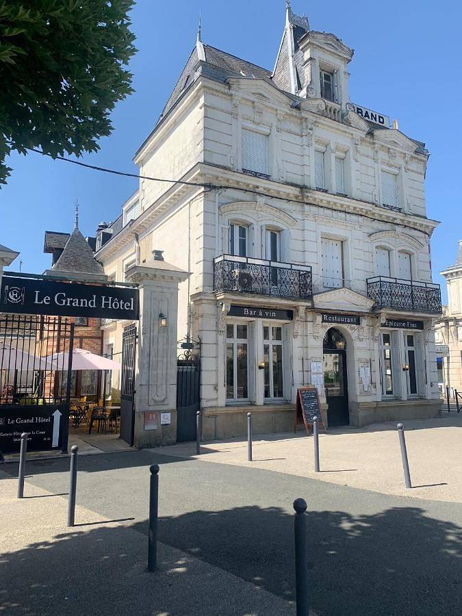 Hôtel pour 2 personnes, avec vue et terrasse, animaux acceptés à Château-du-Loir - 2