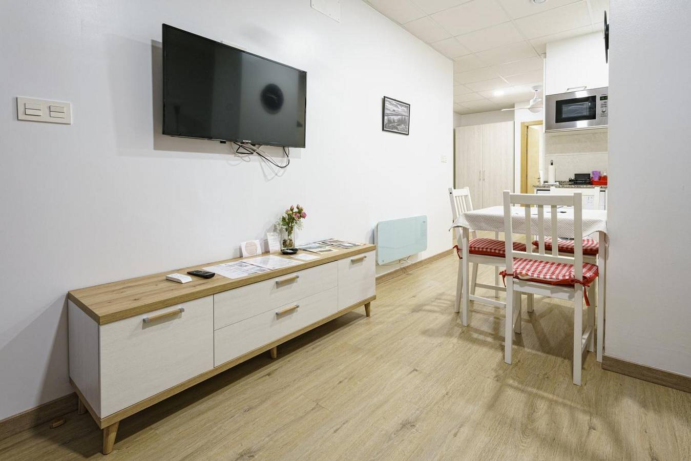 Ganzes Studio, Sophie Apartamentos 'Loft' mit privater Terrasse und Wlan in Burela, Costa de Galicia